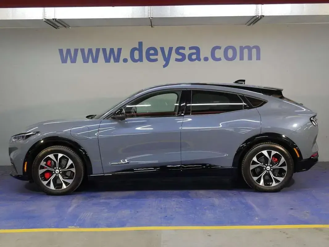 Usado Ford Mustang Mach-E 216 kW (294 CV) 2024 Azul SUV