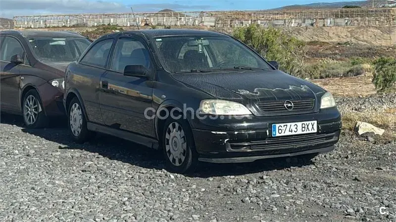 Usado Opel Astra Club 84 CV (61 kW) 2002 Negro Berlina