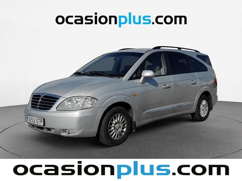 Gris plata Usado 2010 Ssangyong (KGM) Rodius Limited SUV | 7990 € (Precio justo) - Imagen 1/4