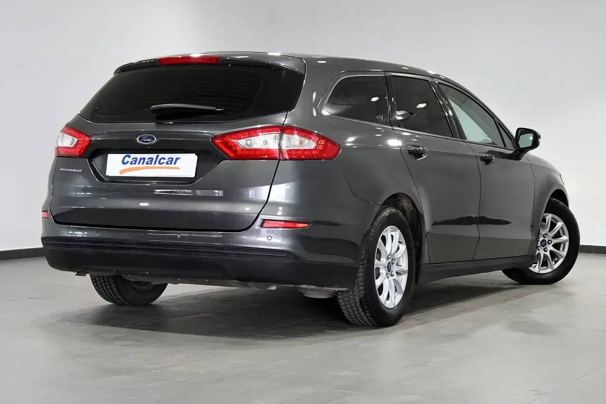 Usado Ford Mondeo Trend 150 CV (110 kW) 2017 Negro