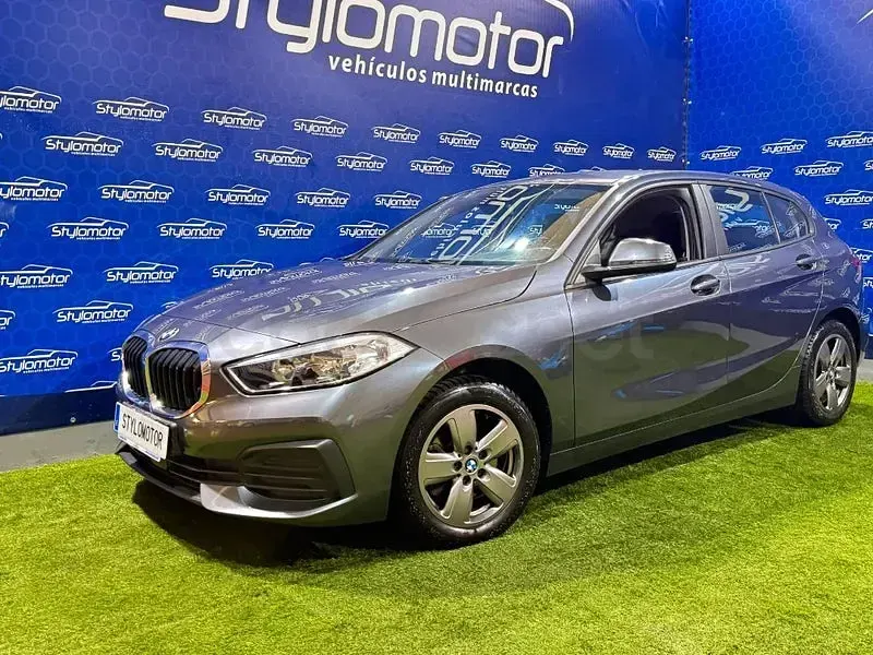 Usado BMW 116 Comfort Edition 116 CV (85 kW) 2020 Gris / plata Utilitario