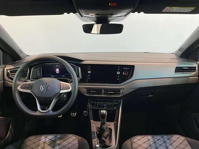 Usado VW Polo R-line 95 CV (69 kW) 2024 Gris Utilitario