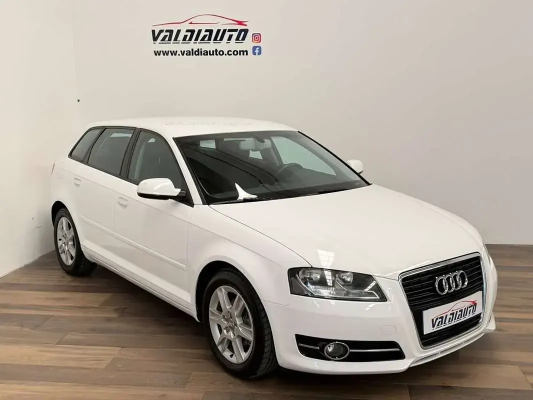 Usado Audi A3 Sportback Ambition 140 CV (102 kW) 2012 Blanco Utilitario