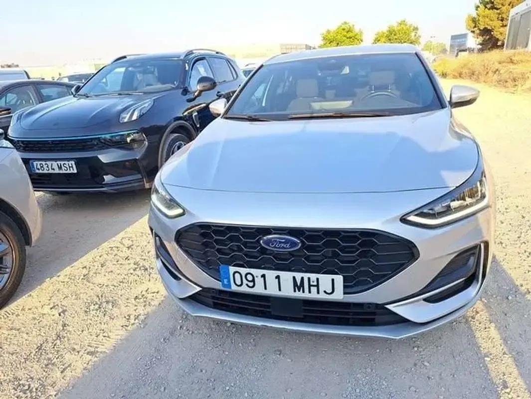 Usado Ford Focus ST-Line 155 CV (114 kW) 2023 Plateado Utilitario