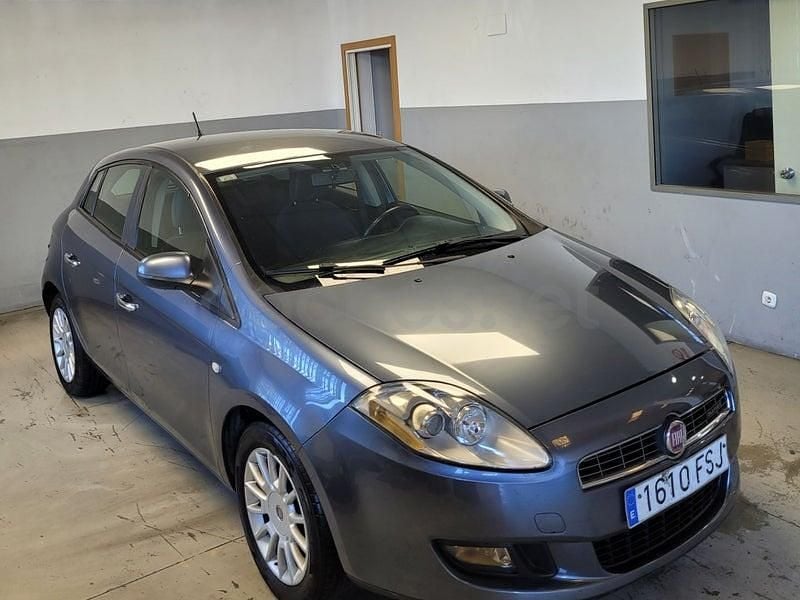 Usado Fiat Bravo Dynamic 120 CV (88 kW) 2007 Gris / plata Utilitario