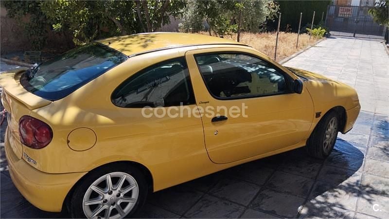 Usado Renault Mégane Coupé 95 CV (69 kW) 1999 Amarillo Coupe
