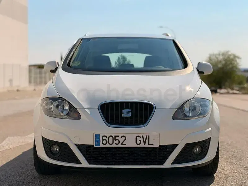 Usado Seat Altea XL 90 CV (66 kW) 2010 Blanco Monovolumen