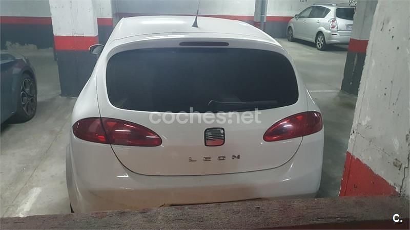 Usado Seat Leon Reference 105 CV (77 kW) 2007 Blanco Berlina