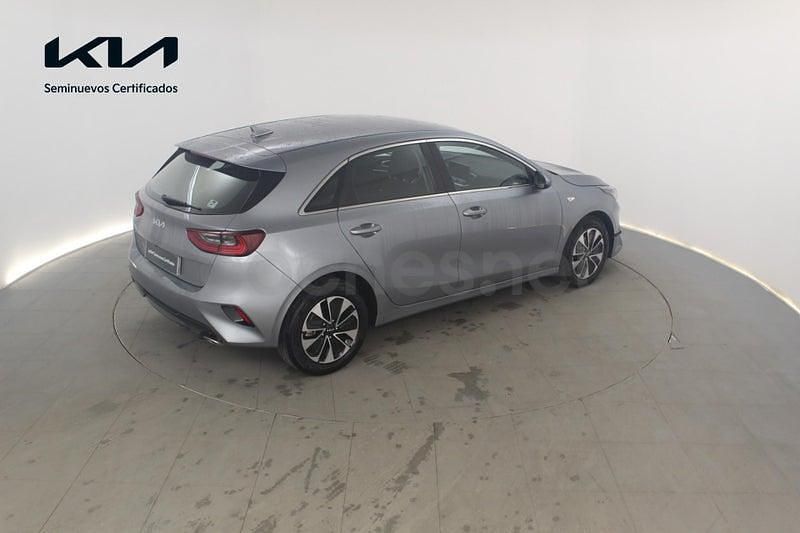Usado Kia Ceed 120 CV (88 kW) 2021 Gris / plata Utilitario