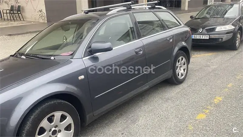 Usado Audi A4 115 CV (84 kW) 2002 Gris / plata Familiar