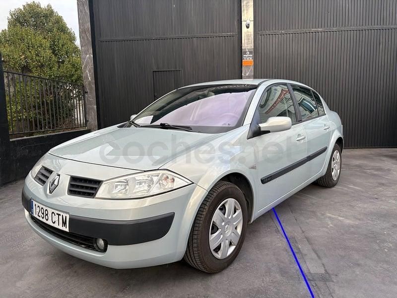 Usado Renault Mégane II Privilege 115 CV (84 kW) 2004 Gris / plata Berlina