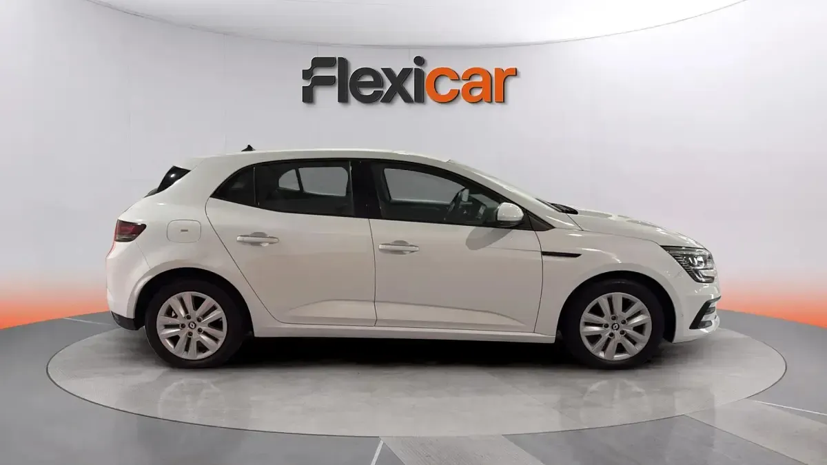 Usado Renault Mégane II Intens 116 CV (85 kW) 2022 Blanco Berlina