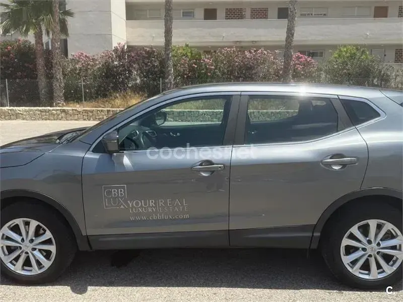 Usado Nissan Qashqai Acenta 110 CV (80 kW) 2016 Gris / plata SUV