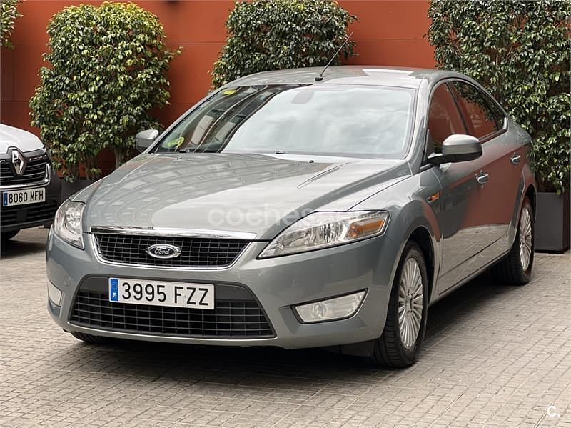 Usado Ford Mondeo Titanium 140 CV (102 kW) 2008 Gris / plata Berlina