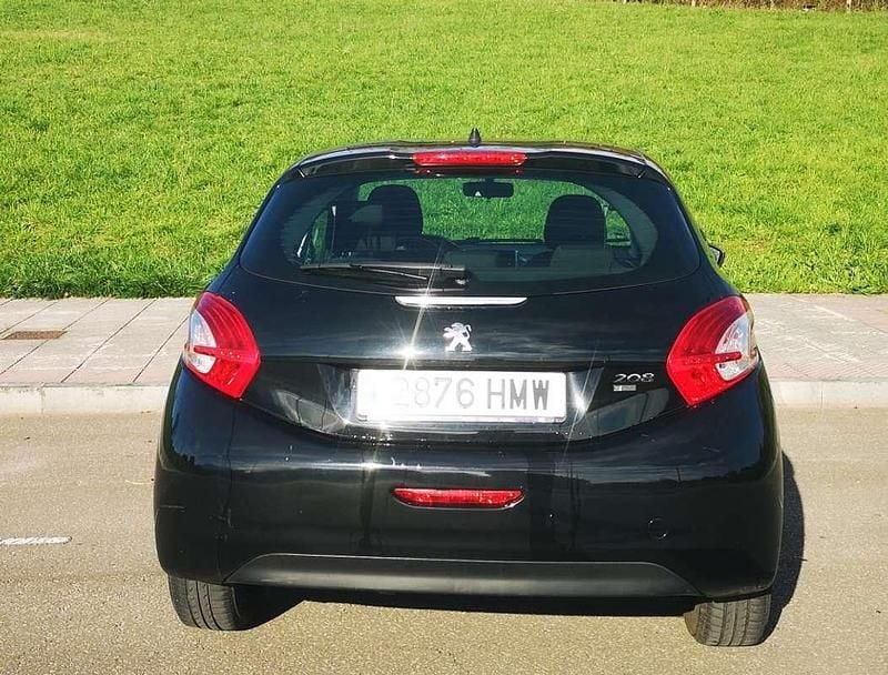 Usado Peugeot 208 Active 92 CV (67 kW) 2012 Negro Utilitario