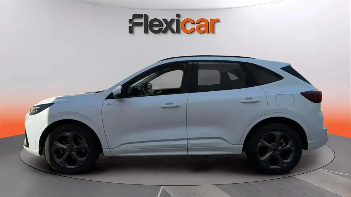 Usado Ford Kuga ST-Line 150 CV (110 kW) 2025 Blanco SUV