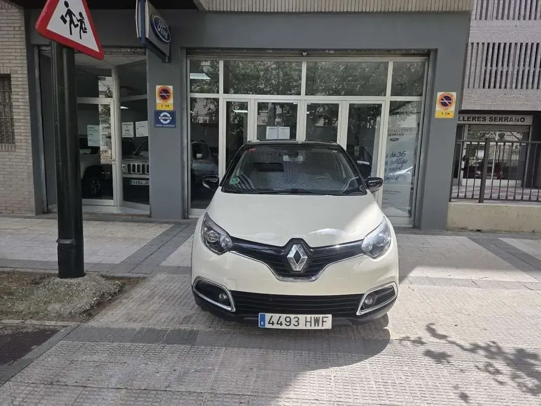 Usado Renault Captur Zen 120 CV (88 kW) 2014 Blanco SUV