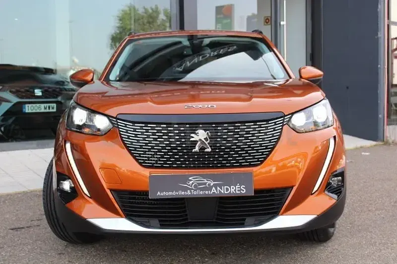 Usado Peugeot 2008 Active 110 CV (80 kW) 2021 Naranja SUV