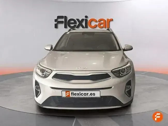 Usado Kia Stonic 79 CV (58 kW) 2025 Gris / plata SUV