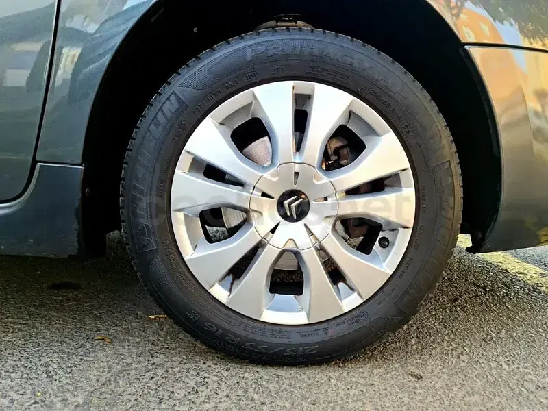 Usado Citroën Berlingo Feel 110 CV (80 kW) 2016 Gris / plata Monovolumen