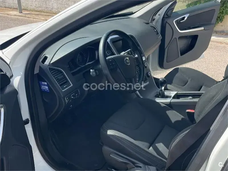 Usado Volvo XC60 Kinetic 136 CV (100 kW) 2014 Blanco SUV