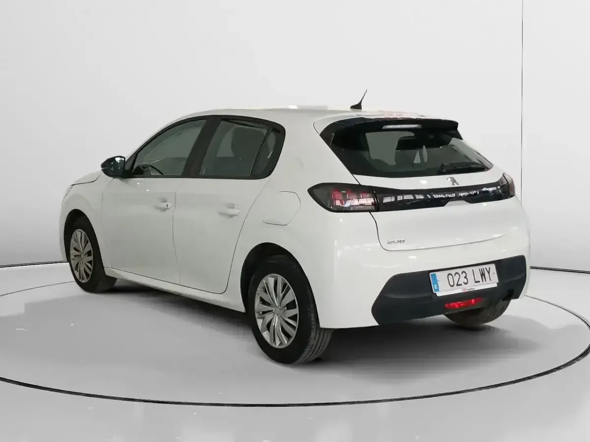 Usado Peugeot 208 Active 102 CV (75 kW) 2022 Blanco Utilitario