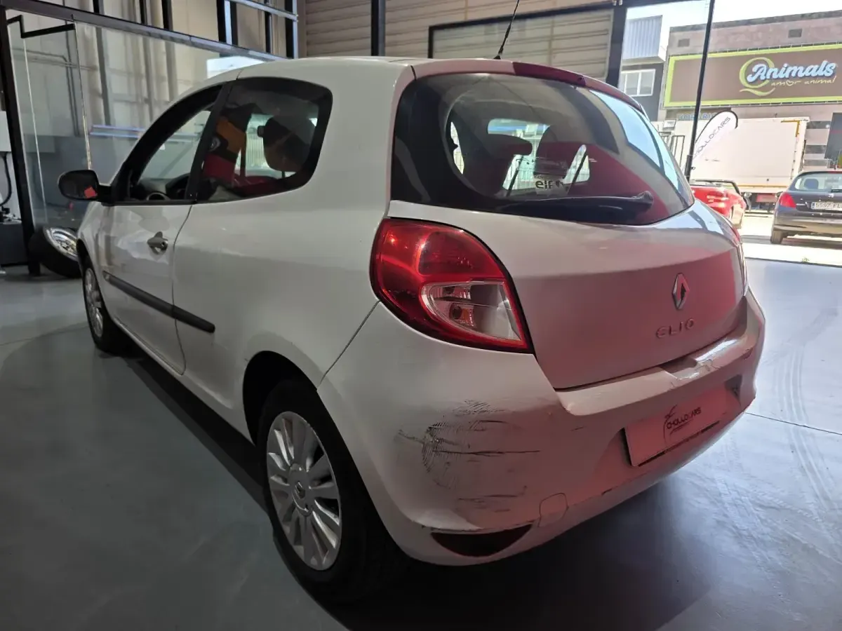 Usado Renault Clio II 75 CV (55 kW) 2009 Blanco Utilitario