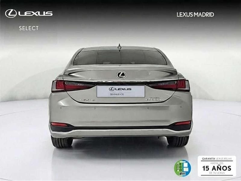 Usado Lexus ES300 218 CV (160 kW) 2025 Plateado Berlina