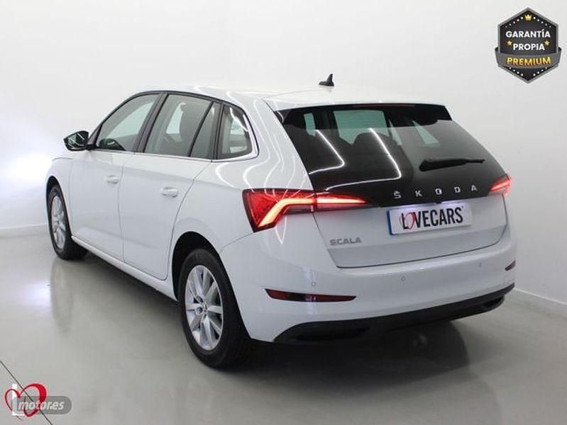Usado Skoda Scala Ambition 110 CV (80 kW) 2021 Blanco Utilitario