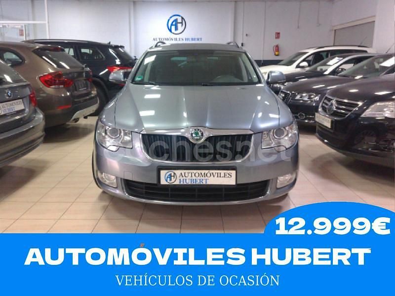 Usado Skoda Superb Exclusive 160 CV (117 kW) 2013 Gris / plata Familiar