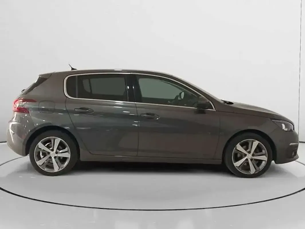Usado Peugeot 308 Allure 131 CV (96 kW) 2018 Gris Utilitario