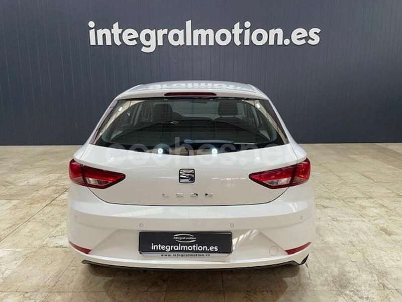 Usado Seat Leon Style 115 CV (84 kW) 2020 Blanco Familiar
