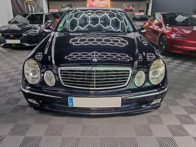 Usado Mercedes E500 Avantgarde 306 CV (225 kW) 2004 Azul Berlina