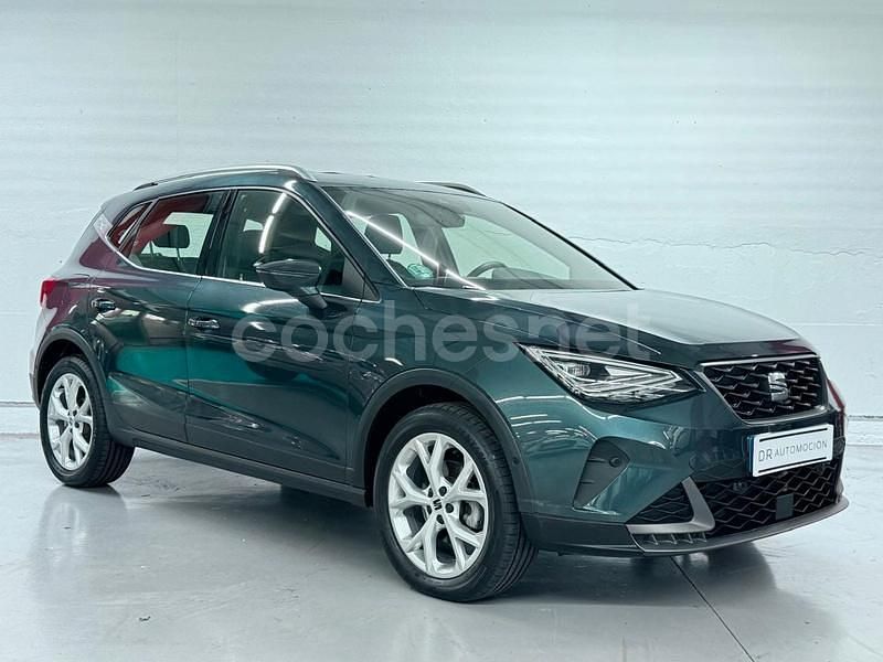 Gris / plata Usado 2024 Seat Arona FR SUV | 19.750 € (Precio justo) - Imagen 1/4