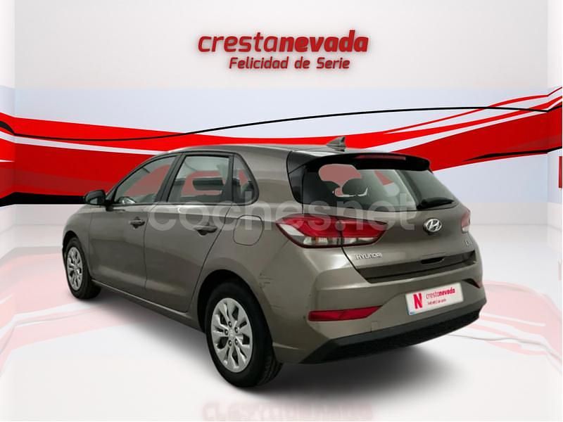Usado Hyundai i30 110 CV (80 kW) 2021 Gris / plata Berlina