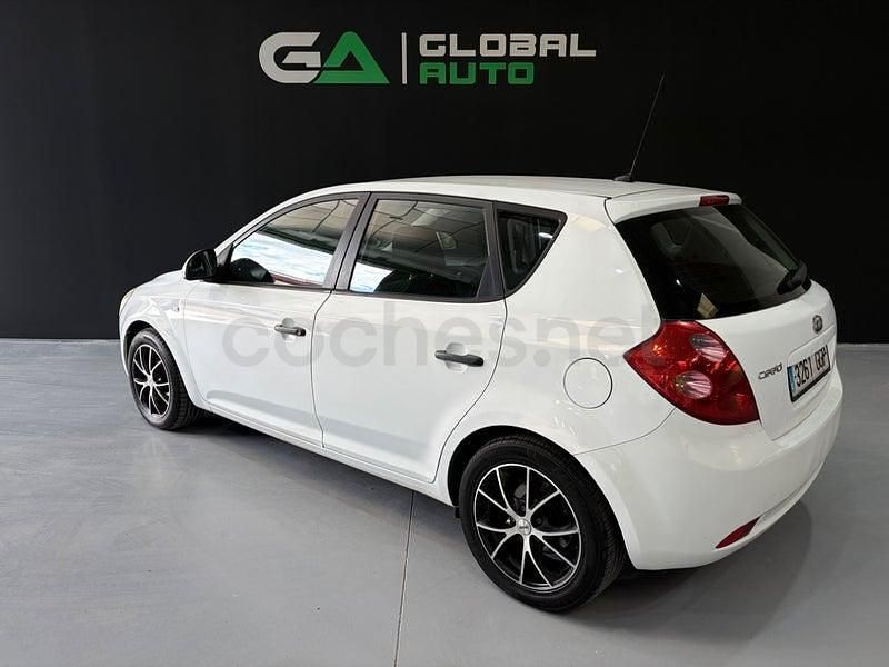 Usado Kia Ceed 109 CV (80 kW) 2008 Blanco Utilitario