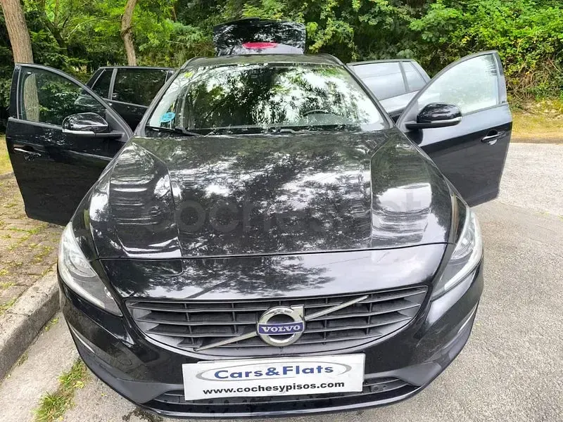 Usado Volvo V60 Kinetic 120 CV (88 kW) 2016 Negro Familiar