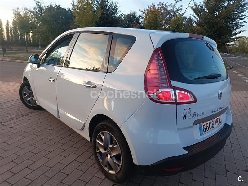 Blanco Usado 2011 Renault Scénic III Dynamique Monovolumen | 4000 € (Buen precio) - Imagen 1/4