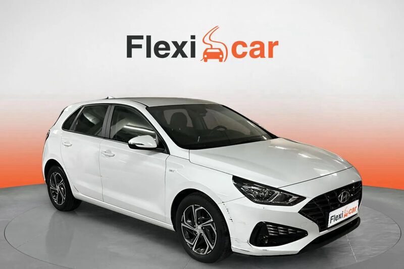 Blanco Usado 2022 Hyundai i30 Berlina | 13.390 € (Buen precio) - Imagen 1/4