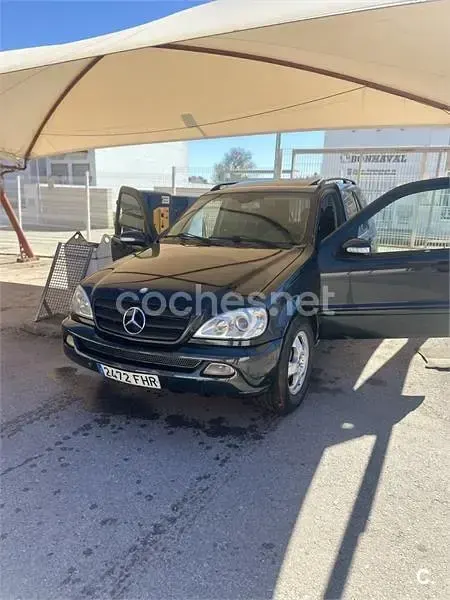 Usado Mercedes ML270 163 CV (119 kW) 2004 Negro SUV