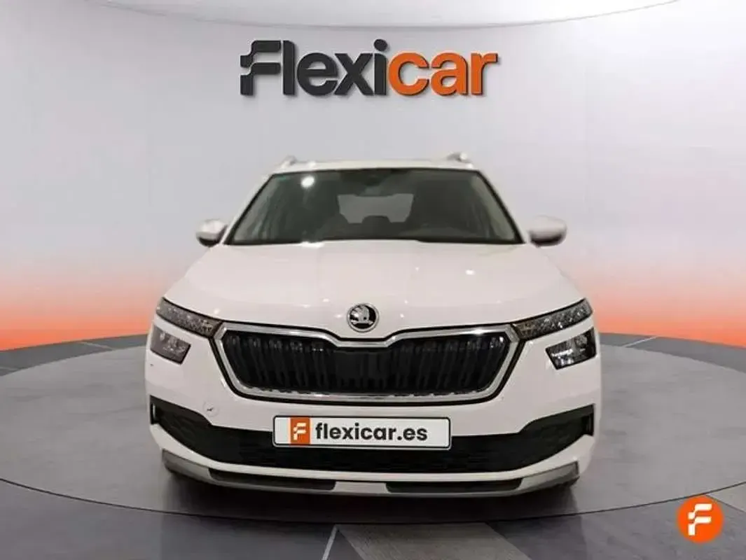 Usado Skoda Kamiq Ambition 110 CV (80 kW) 2022 Blanco SUV