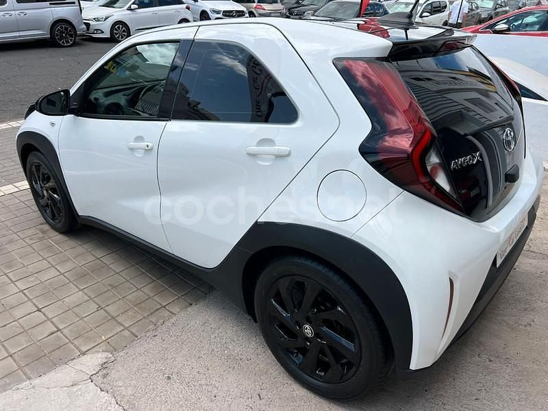 Käytetty Toyota Aygo X Play 72 HP (52 kW) 2023 Valkoinen Katumaasturi
