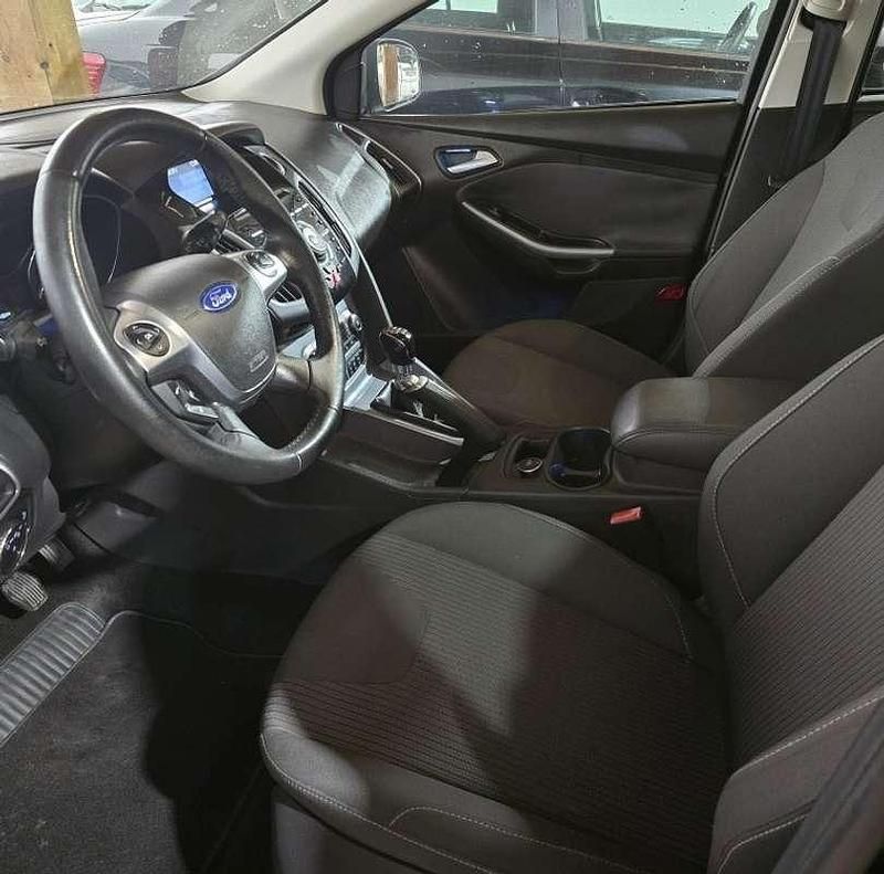 Usado Ford Focus Titanium 125 CV (91 kW) 2014 Negro Utilitario