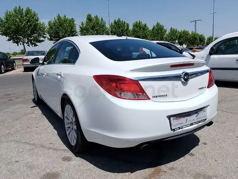 Usado Opel Insignia Cosmo 220 CV (161 kW) 2011 Blanco Berlina