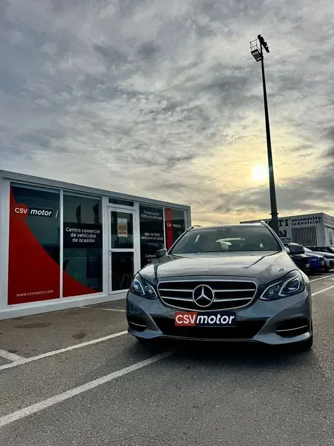 Usado Mercedes E300 231 CV (169 kW) 2014 Gris Familiar