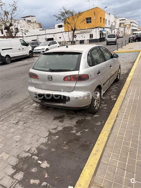 Usado Seat Ibiza 100 CV (73 kW) 2004 Gris / plata Utilitario