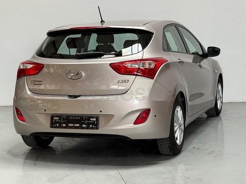 Usado Hyundai i30 Blackline 110 CV (80 kW) 2016 Beige Berlina