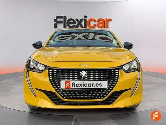 Usado Peugeot 208 Active 100 CV (73 kW) 2023 Amarillo Utilitario
