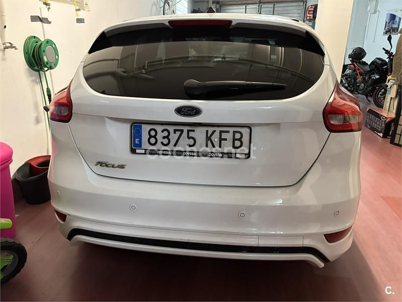 Usado Ford Focus ST-Line 120 CV (88 kW) 2017 Blanco Berlina