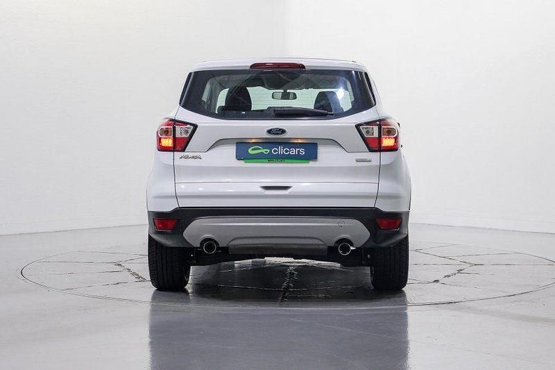 Usado Ford Kuga Trend 150 CV (110 kW) 2018 Blanco SUV